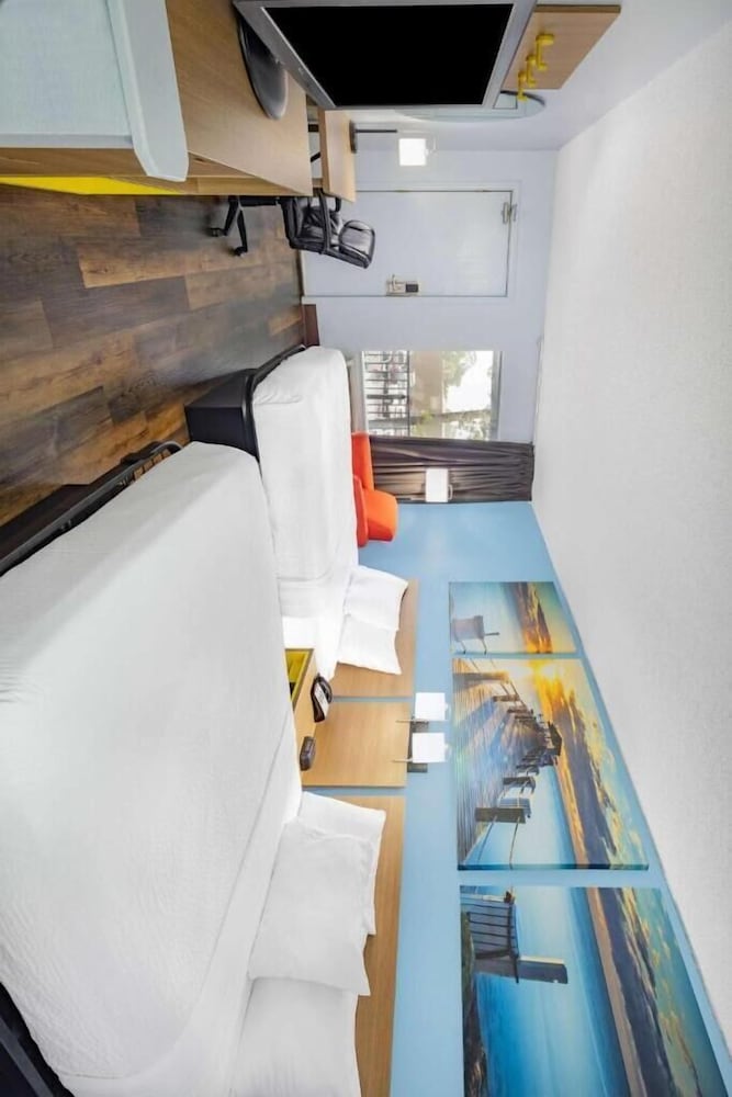 ROOM, 2 DOUBLE BEDS