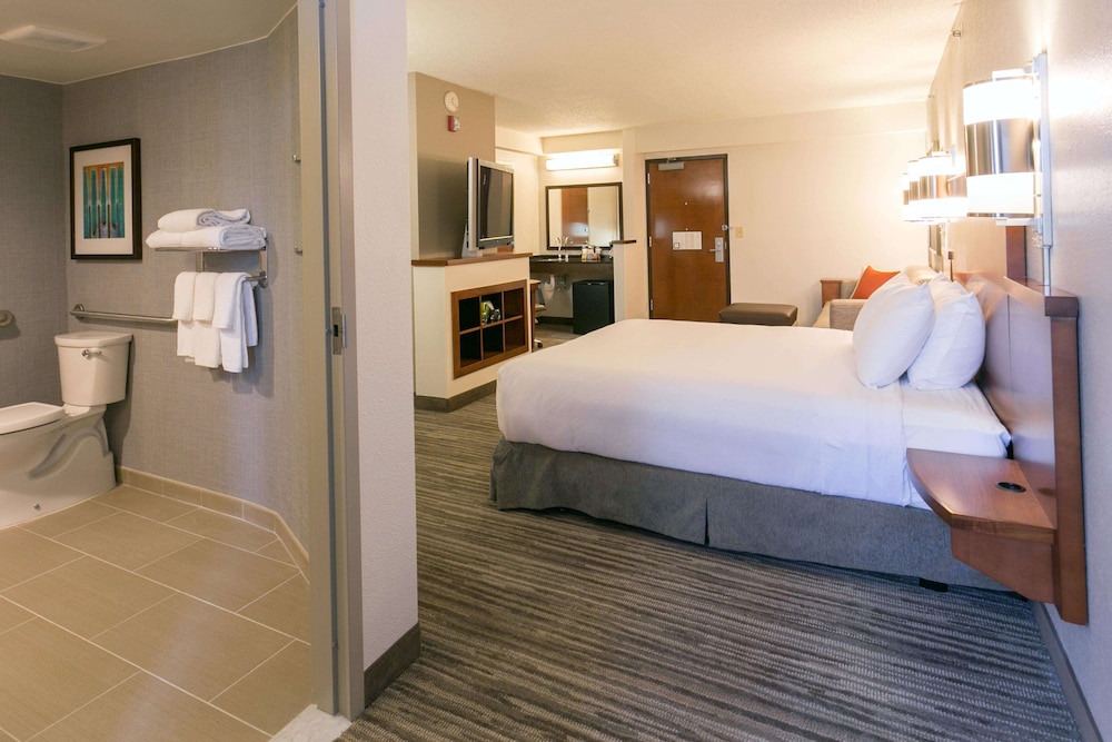 Hyatt Place Nashville/Franklin/Cool Springs 28/77