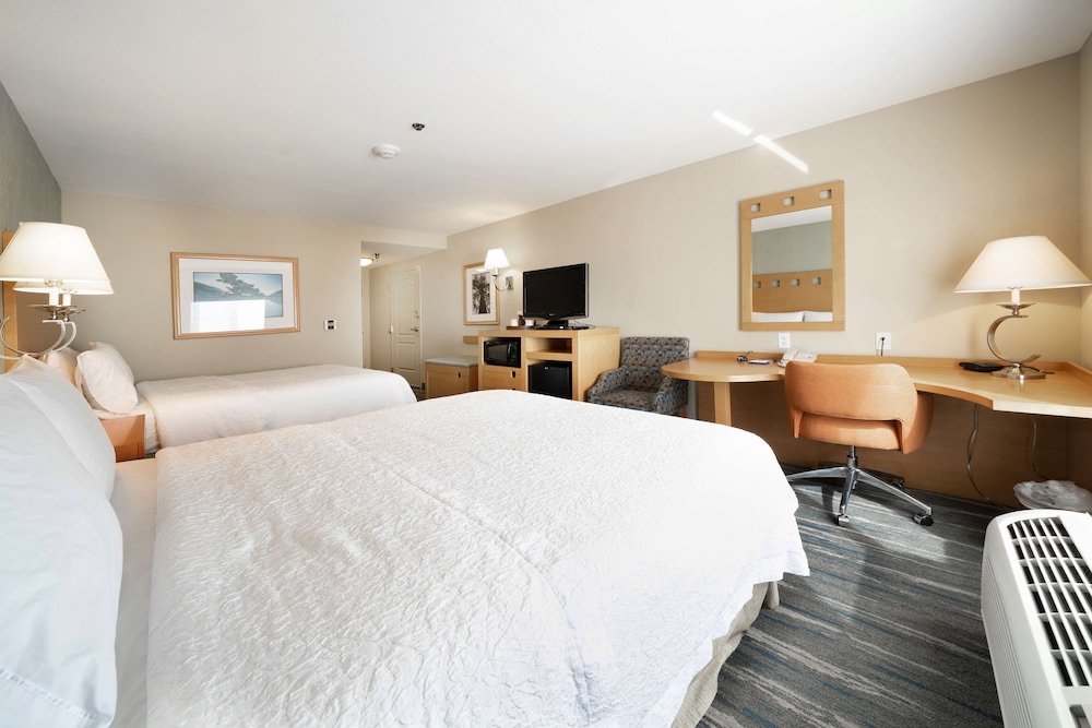 Hampton Inn Suites Madera 21/47