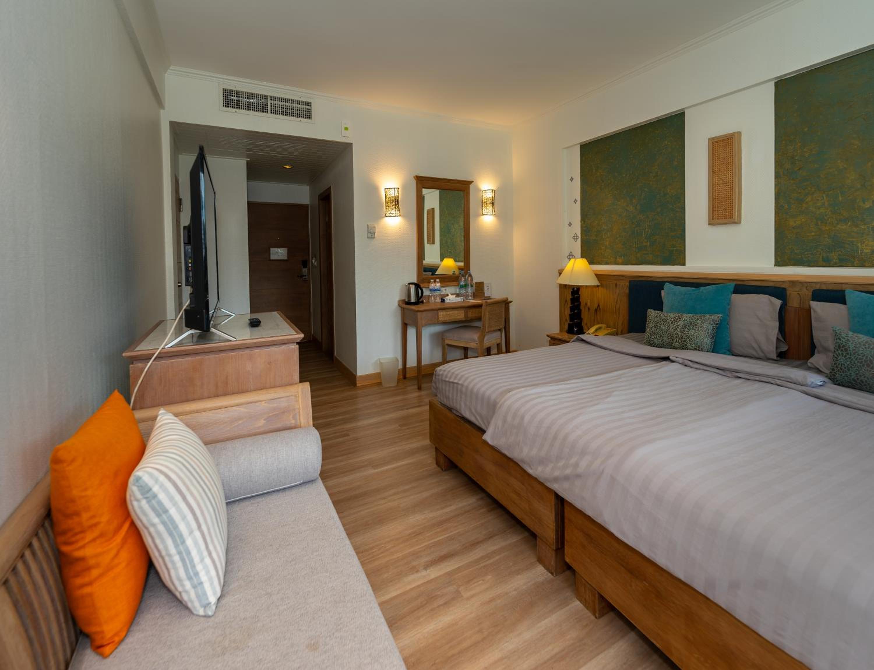 Deluxe, Double or Twin Bed