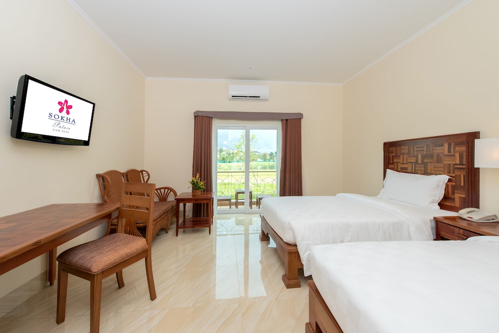 SUPERIOR, TWIN BEDS, POOL VIEW