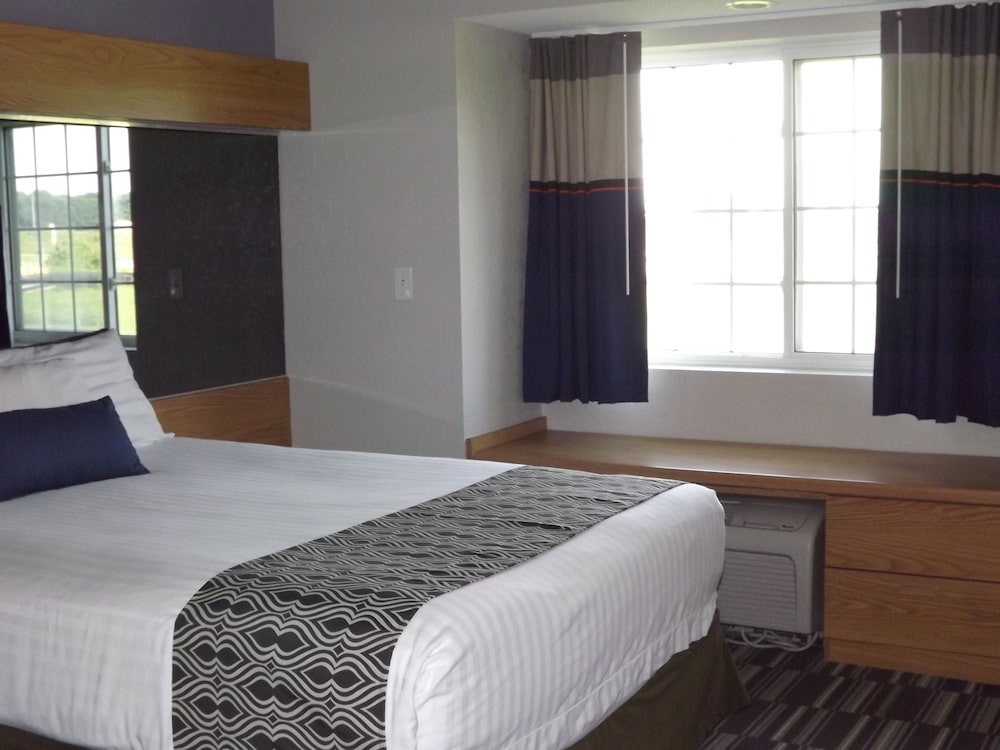 Microtel Inn Suites Ames 15/38
