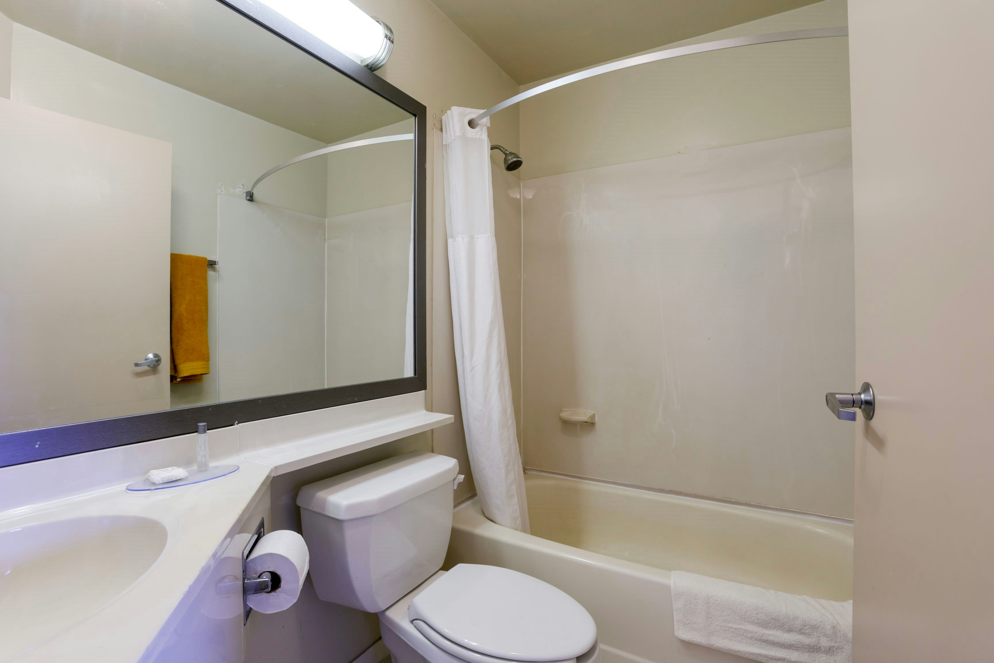 Copley Inn & Suites By OYO Akron OH 65/74