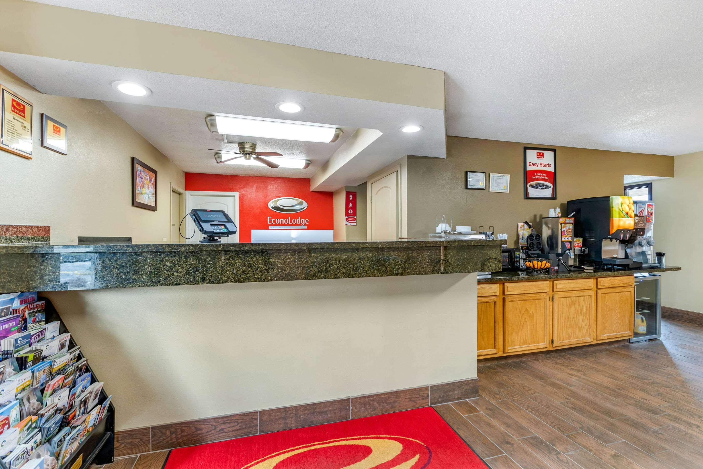 Econo Lodge Urbandale-Northwest Des Moines 2/18
