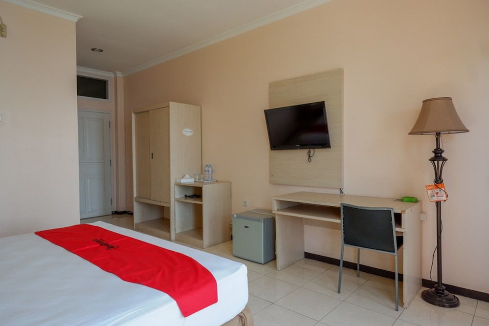RedDoorz Plus Syariah @ Hotel Boulevard Luwuk 5/46