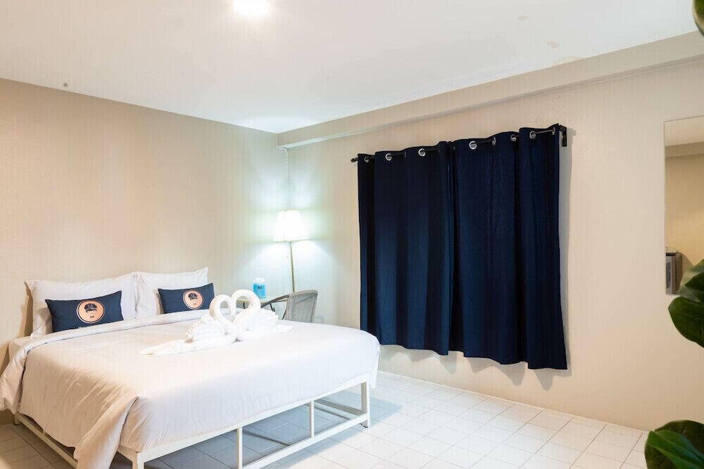RoomQuest Ratchada AI Serviced Residence 8/35