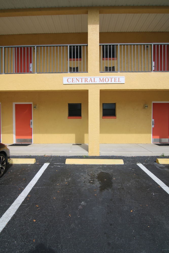 The Central Motel 42/55
