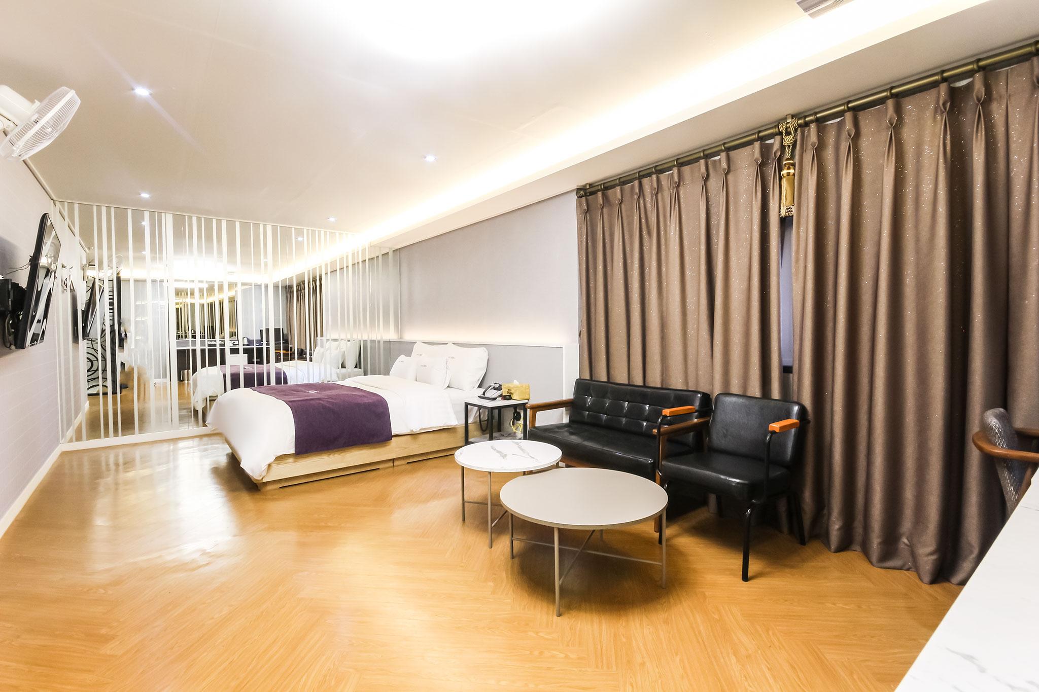 500Th Hotel 7/43