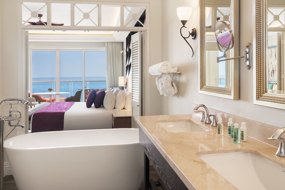 Premium, Junior Suite, King Bed, Ocean Front, Sofa