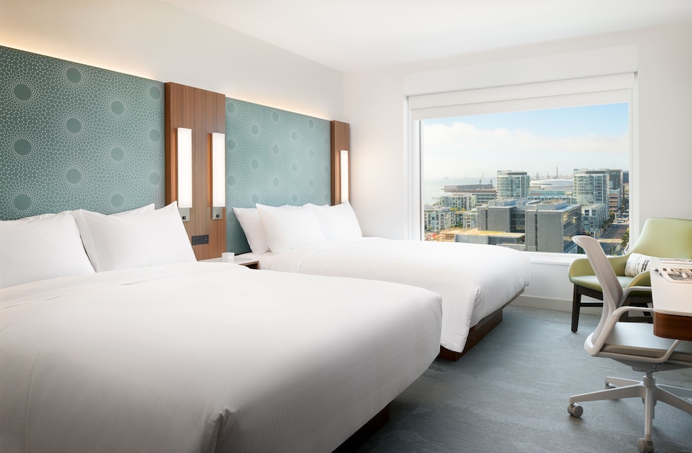 PREMIER, 2 KING BEDS, HIGH FLOOR, ACCESSIBLE