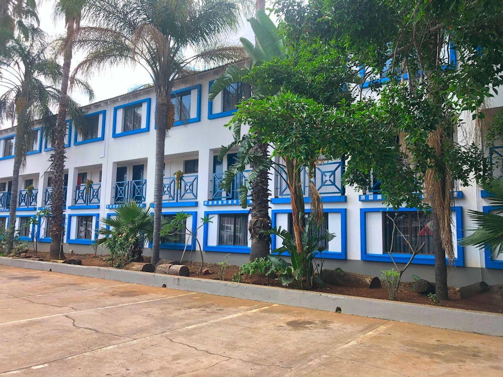 Elephant Springs Hotel &amp; Cabanas 8/80