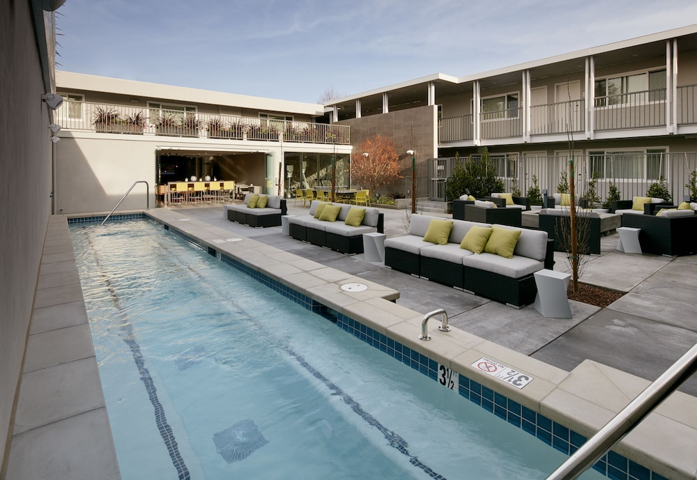 Hotel Lucent 4/64