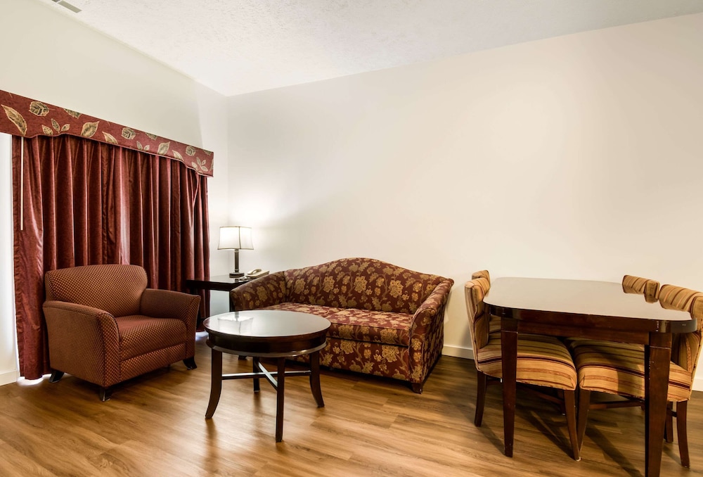 Econo Lodge Inn & Suites Lake Harmony - Pocono Mountains Area 18/29