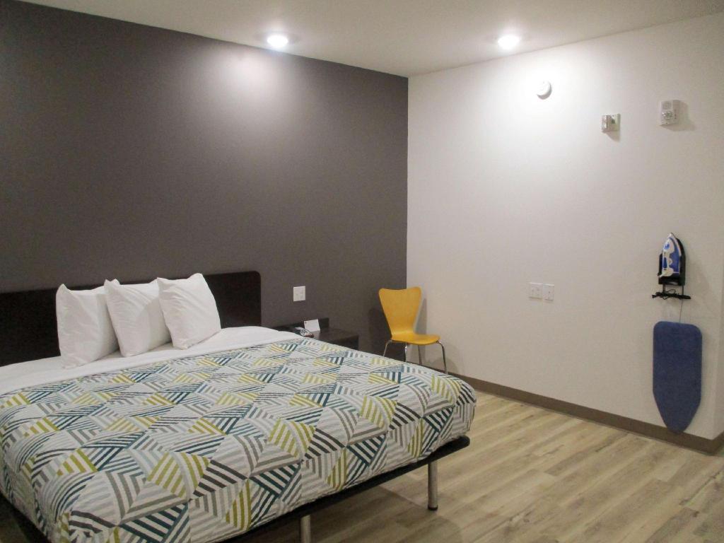 1 King Bed - Mobil Access Tub Nsmk Kitchen