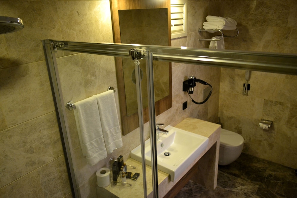 Engin Otel 29/30