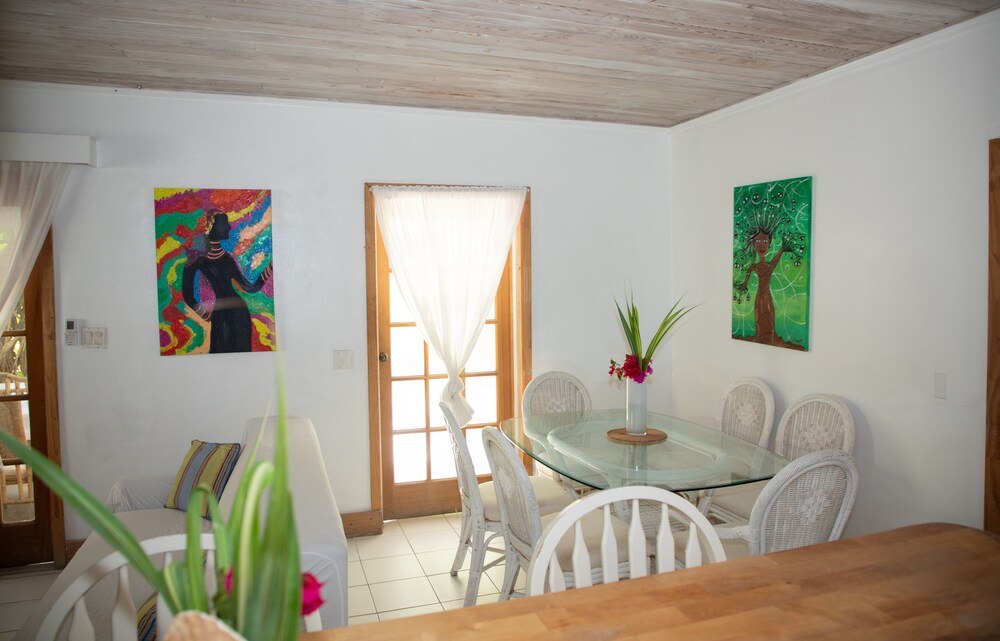 Tingum Village Hotel 25/50