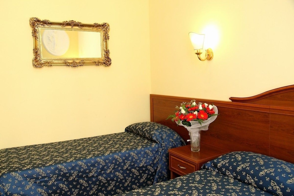Caroline Suite 17/35