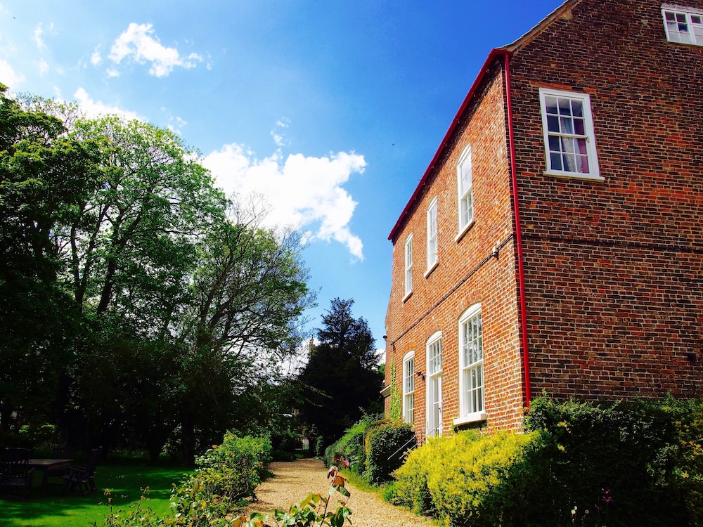 Wrangham House Hotel 35/39
