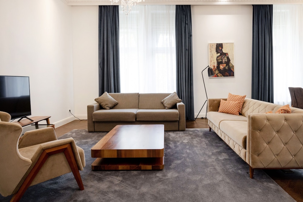 Utto Luxury Suites 38/54