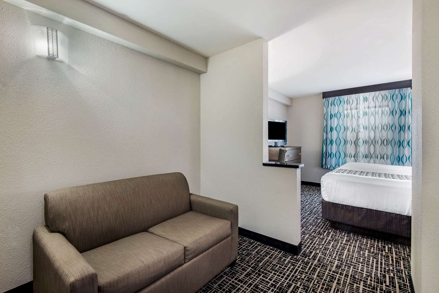 La Quinta Inn by Wyndham West Long Branch 32/43