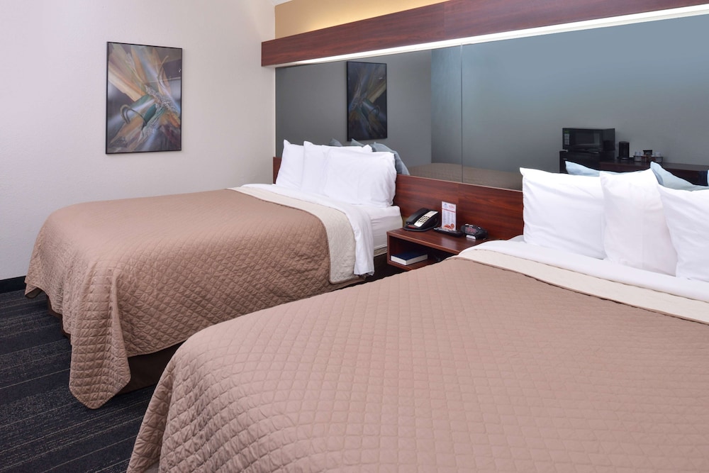 Americas Best Value Inn and Suites Maryville 16/39