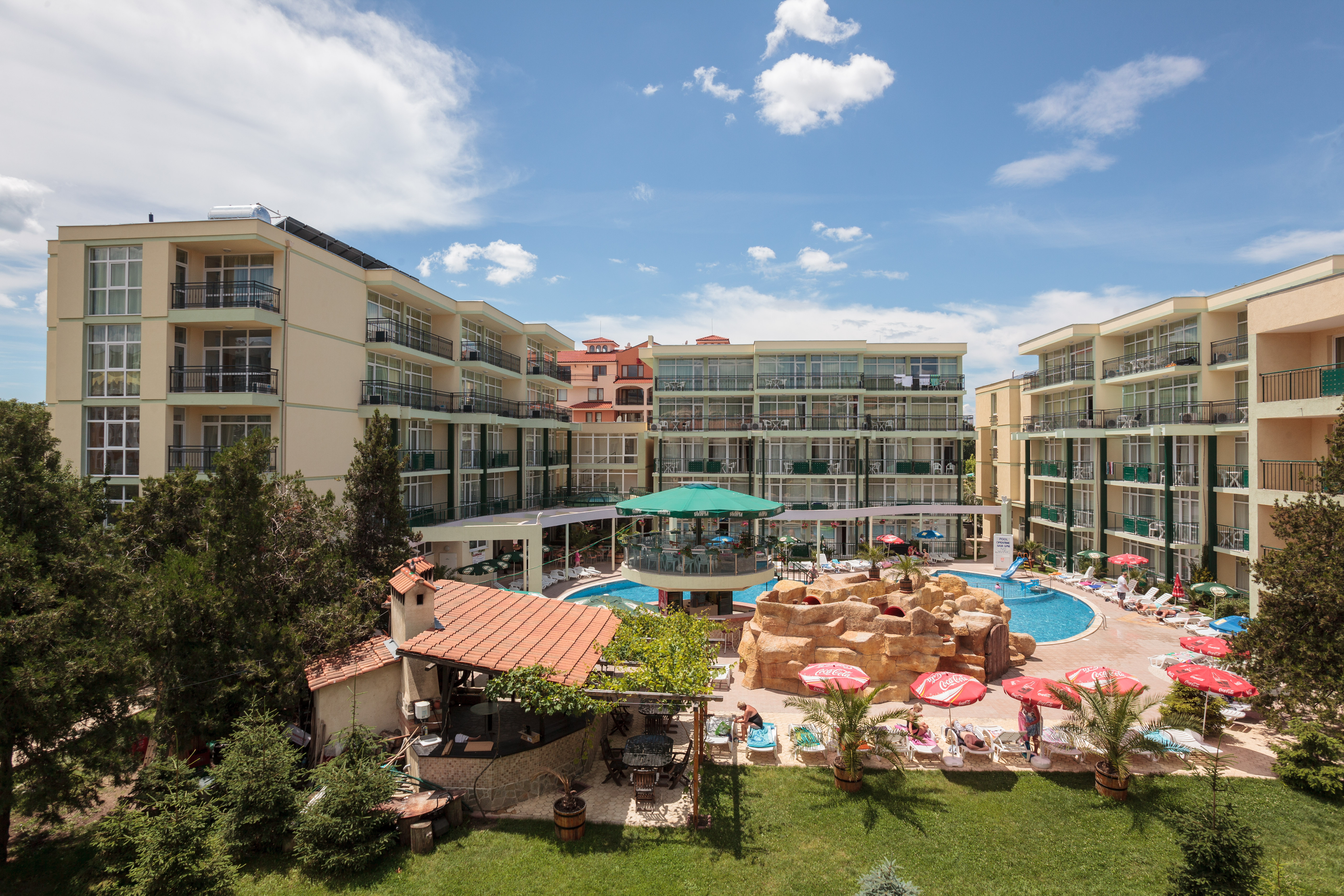 Sunny Day Club Hotel 25/27