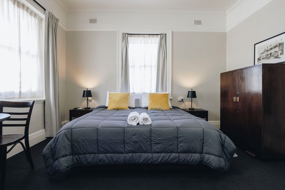 HOTEL GOSFORD 22/64