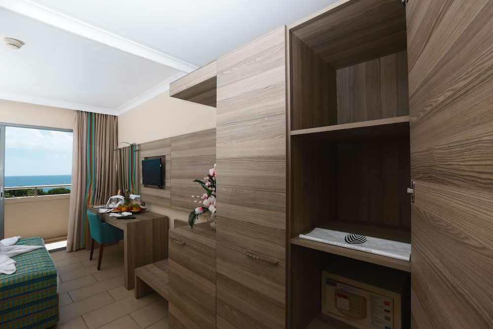 Insula Resort & Spa 22/35