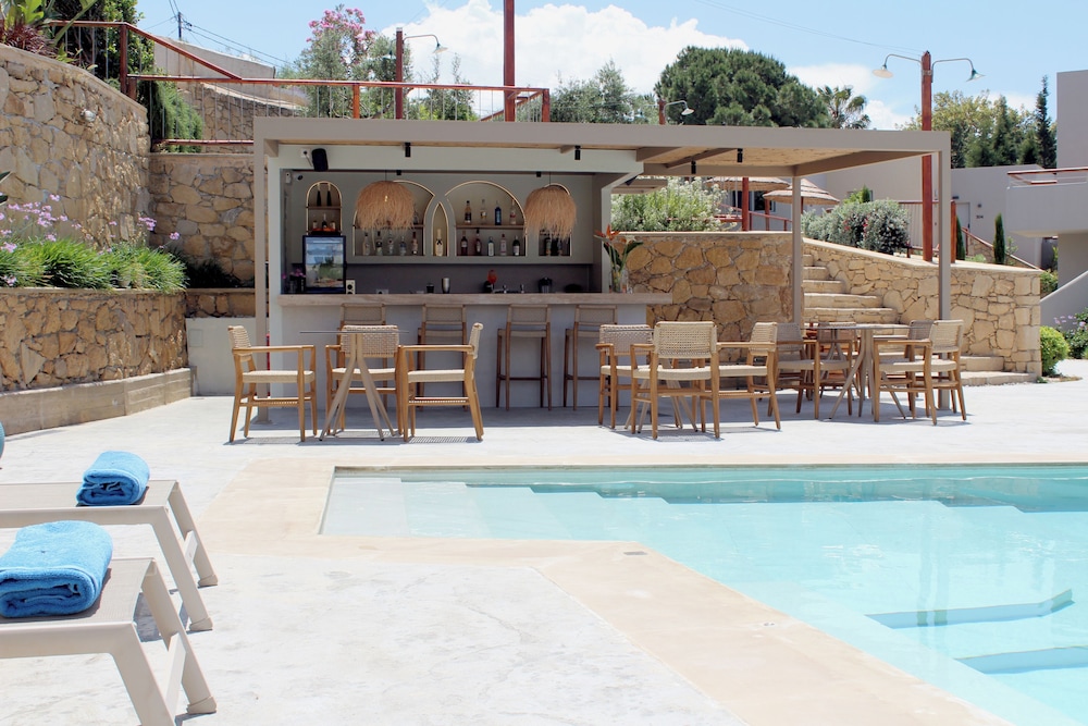 Villaggio Mare Suites 3/60