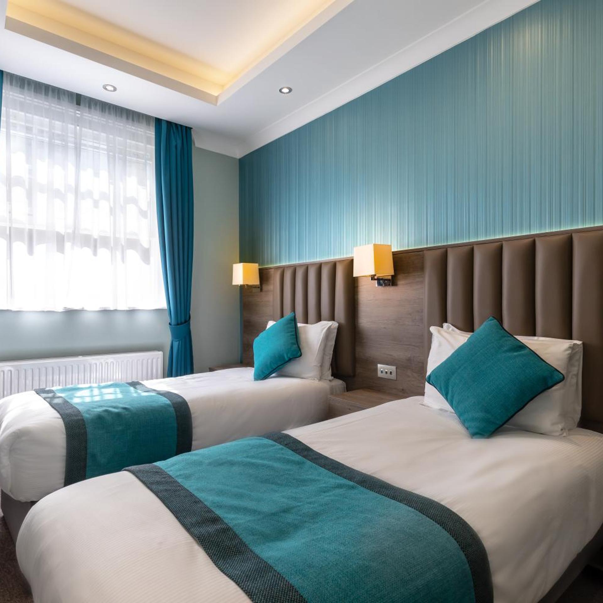 ROOM, TWIN BEDS, NO ELEVATOR