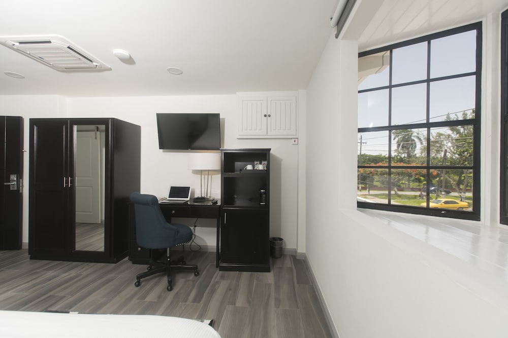 King's Hotel & Residences 29/33