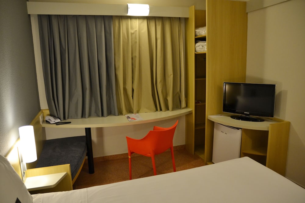 Ibis Aracatuba 39/48