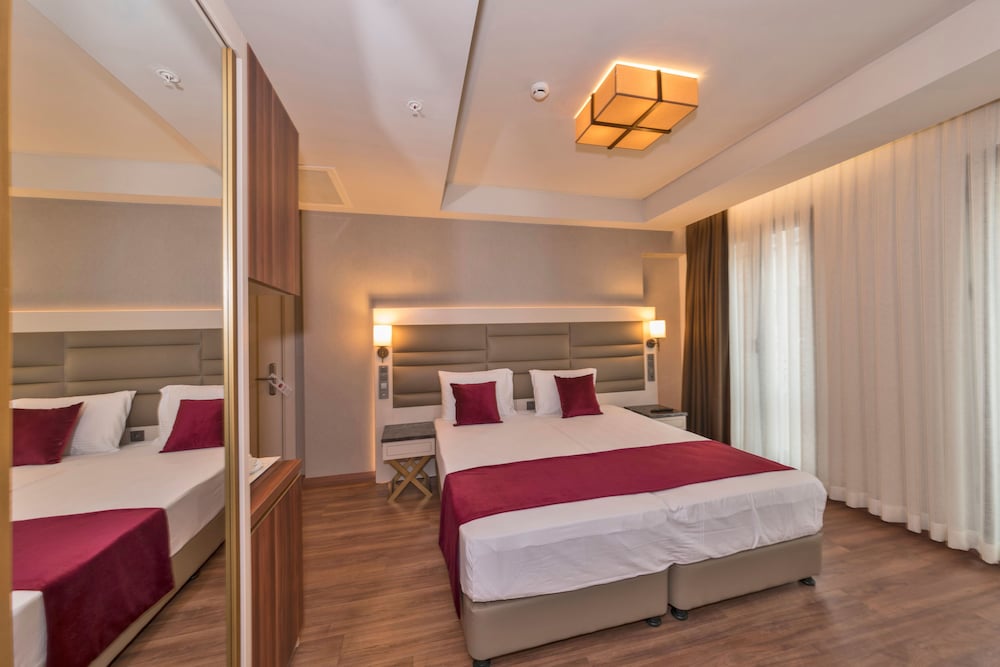 Golden Royal Hotel & Spa 15/50