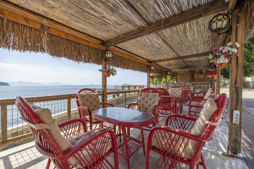 MAXSEA Beach Hotel 9/44