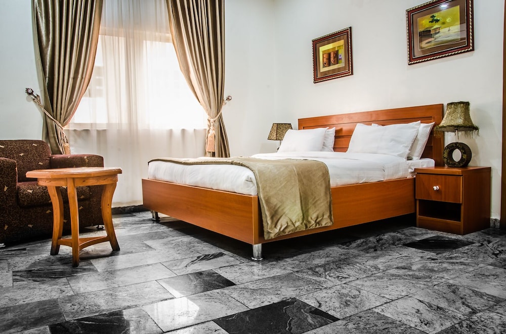 3j Apos S Hotel Ltd 8/64