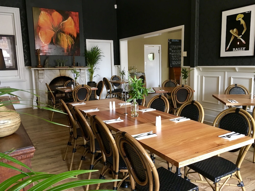 The Grand Hotel Healesville 39/47