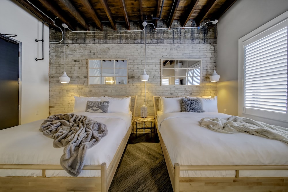 Chill, Suite, 2 Queen Beds