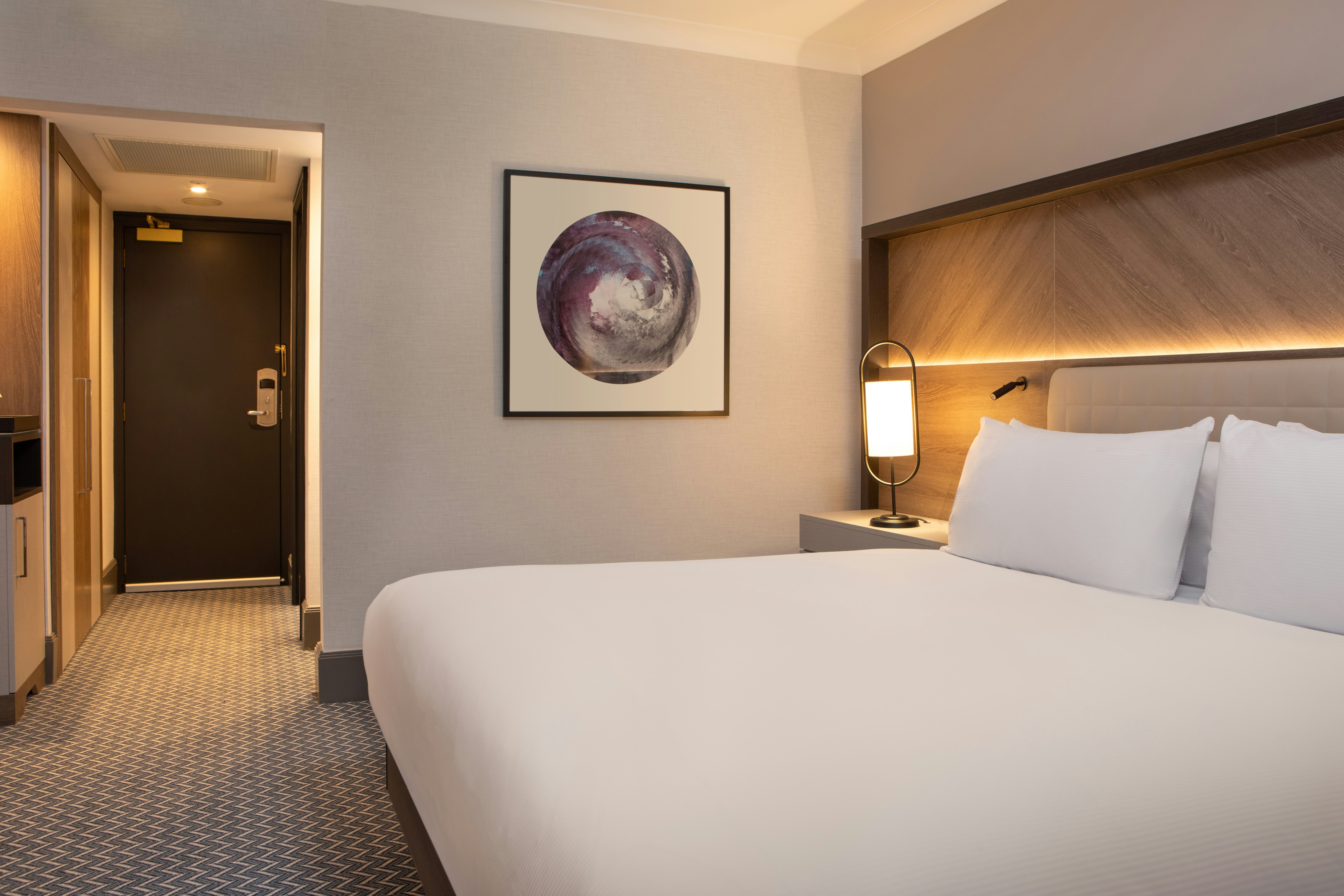 ROOM, KING BED