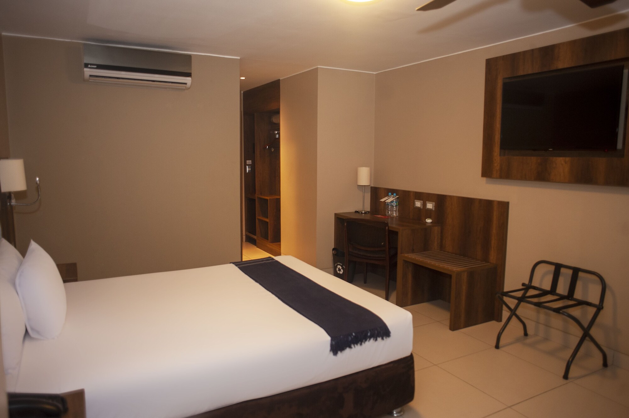 جناح جونيور بسرير كينج بشرفة، CASA ANDINA SELECT PUCALLPA 3/5