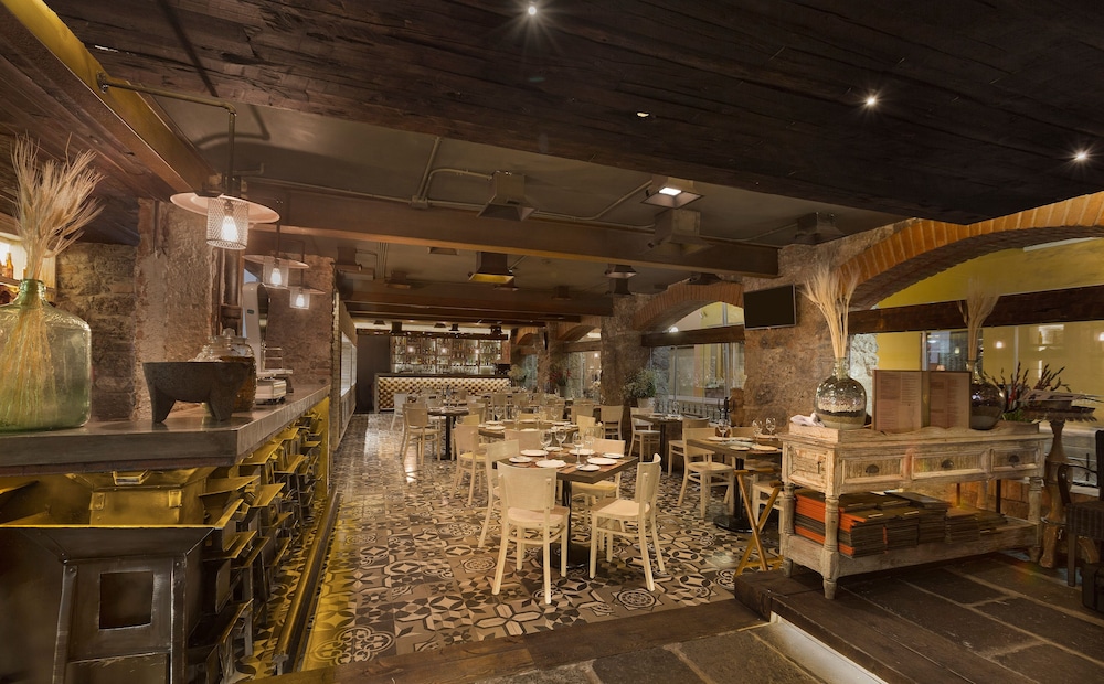 Hotel Senorial 50/56