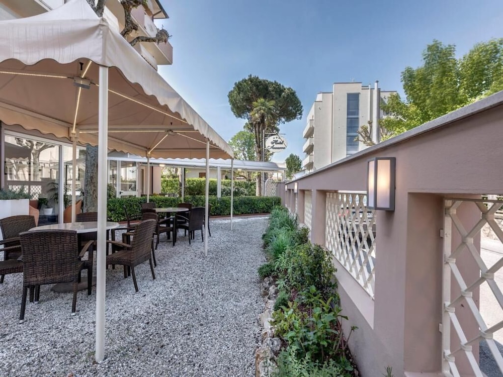 Hotel Azzurra 48/50
