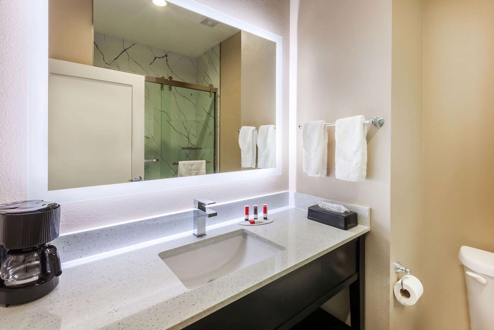 Super 8 By Wyndham Kingwood Houston North 5/36