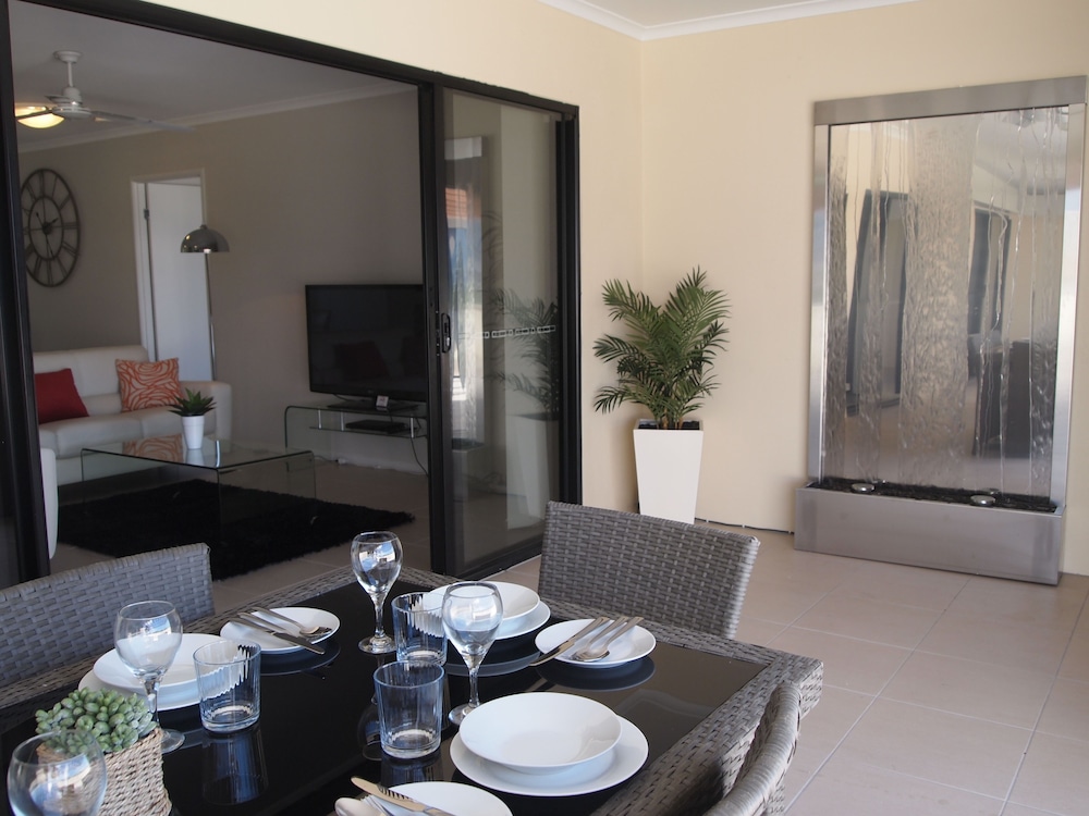 EDGE APARTMENTS CAIRNS 43/75