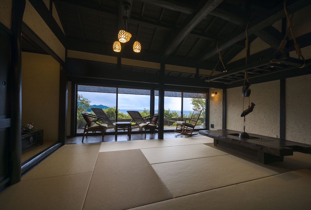 Nishi Izutoi Onsen Musoan Biwa 35/50