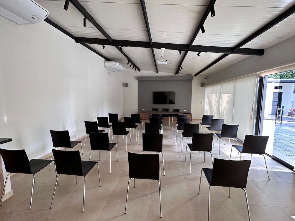 Ibis Asuncion 58/69