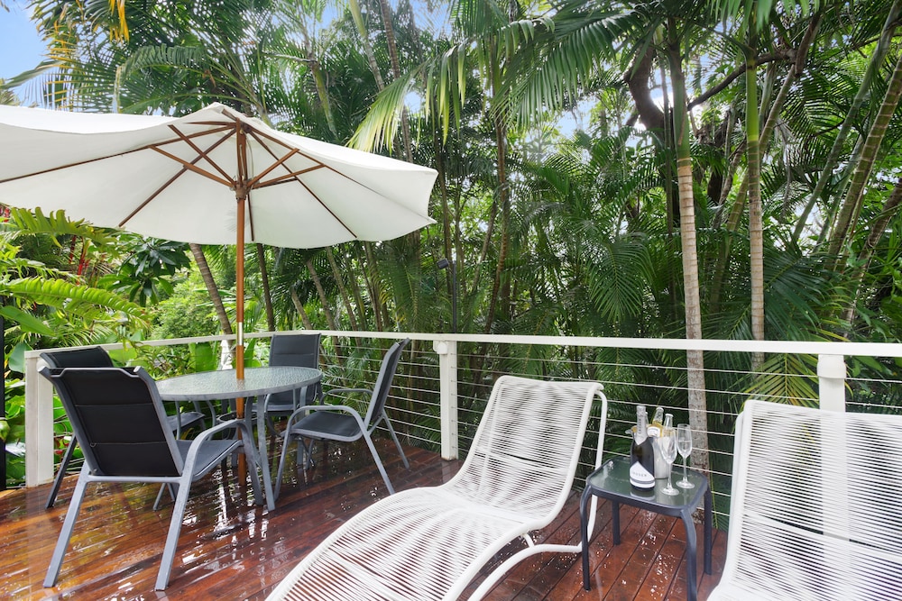 Port Douglas Cottage and Lodge 24/35