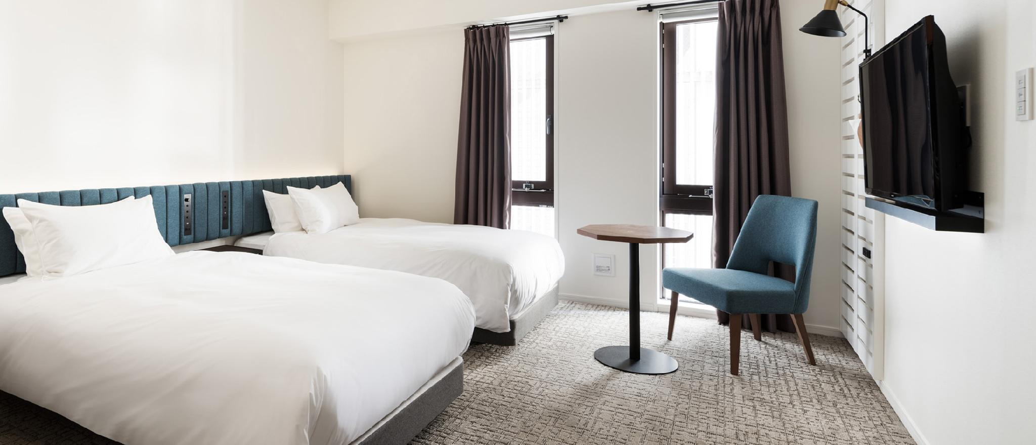 Universal, Twin Beds