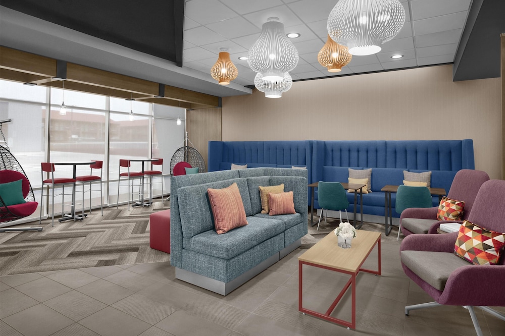 Tru by Hilton Midland East 23/39