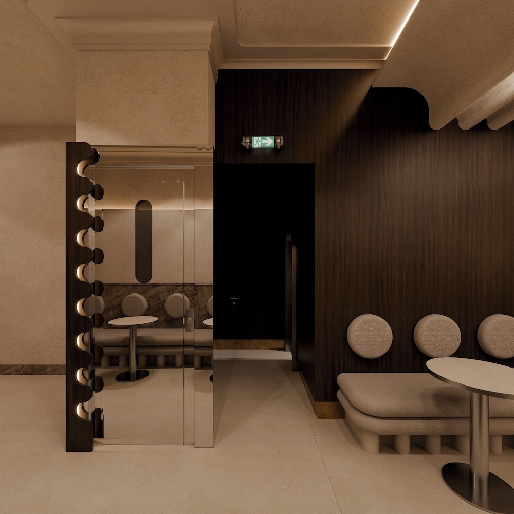 Modern Waikiki Hotel 27/50