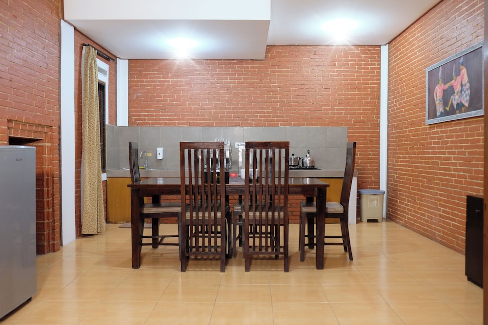 Jambuluwuk Convention Hall and Resort Batu 51/63